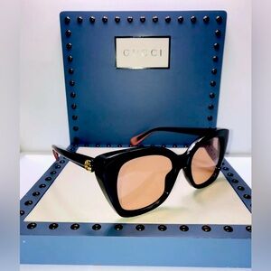 Gucci Black Wayfarer Sunglasses Luxury Design